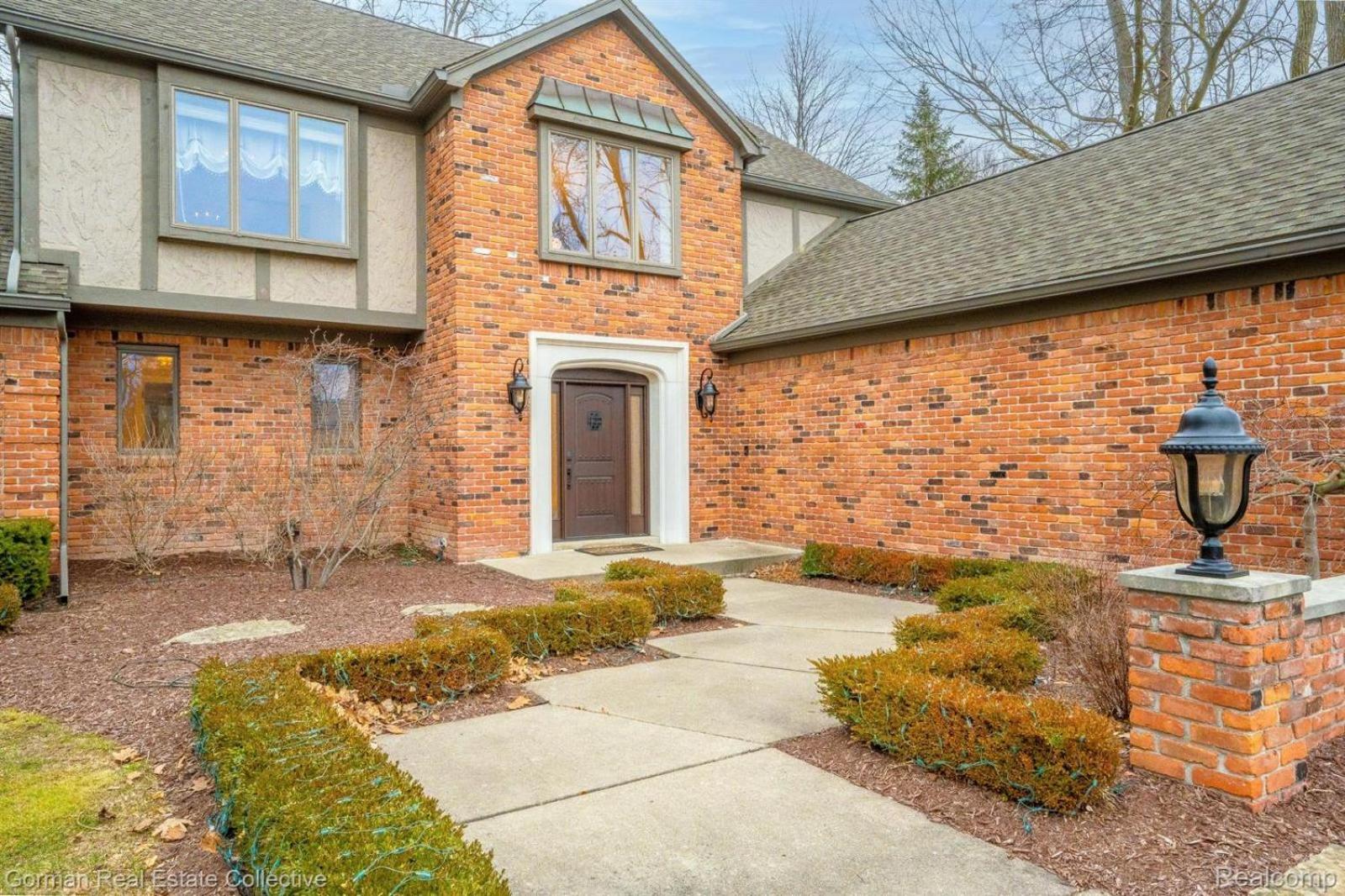 Detroit Vacations - Luxury living in Clinton Township, MI - Property Image 1