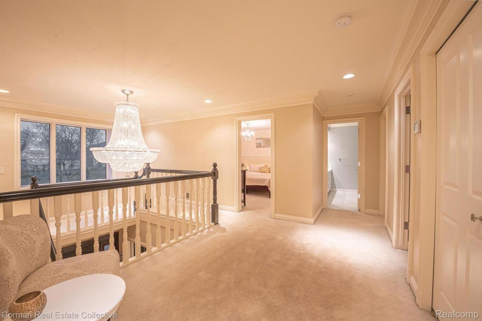 Luxury living in Clinton Township, MI view 4