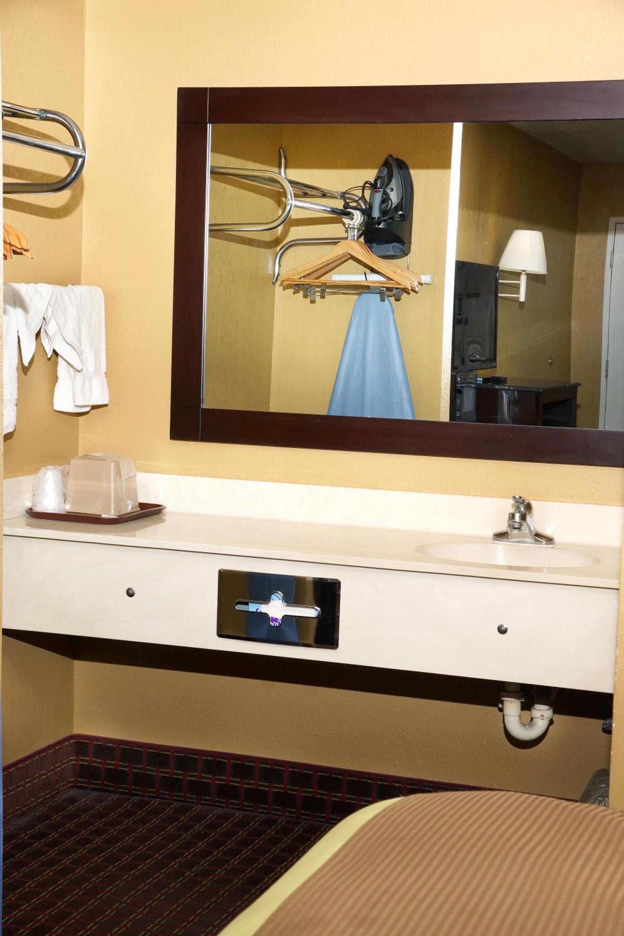 Executive Inn Opp