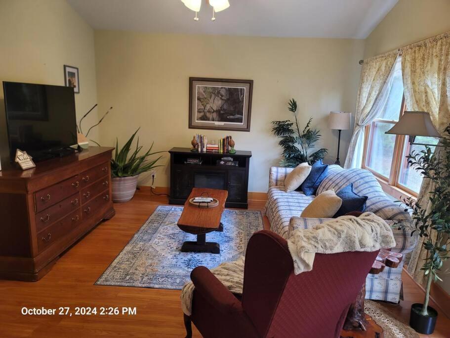 Get-away Cabin - Property Image 12