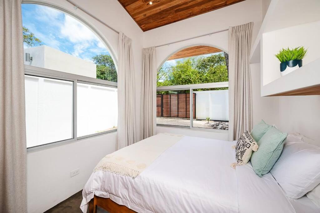 Renovated Historic 5BR - Steps to Playa Pelada