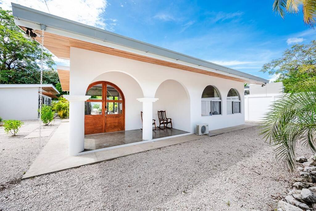 Renovated Historic 5BR - Steps to Playa Pelada