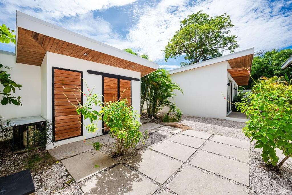 Renovated Historic 5BR - Steps to Playa Pelada