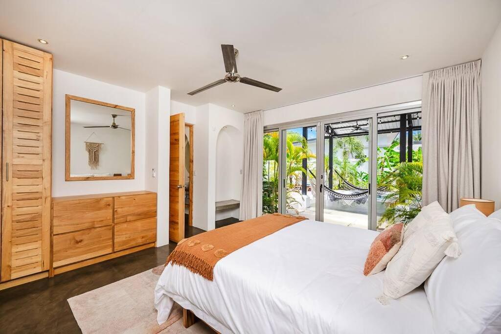 Renovated Historic 5BR - Steps to Playa Pelada