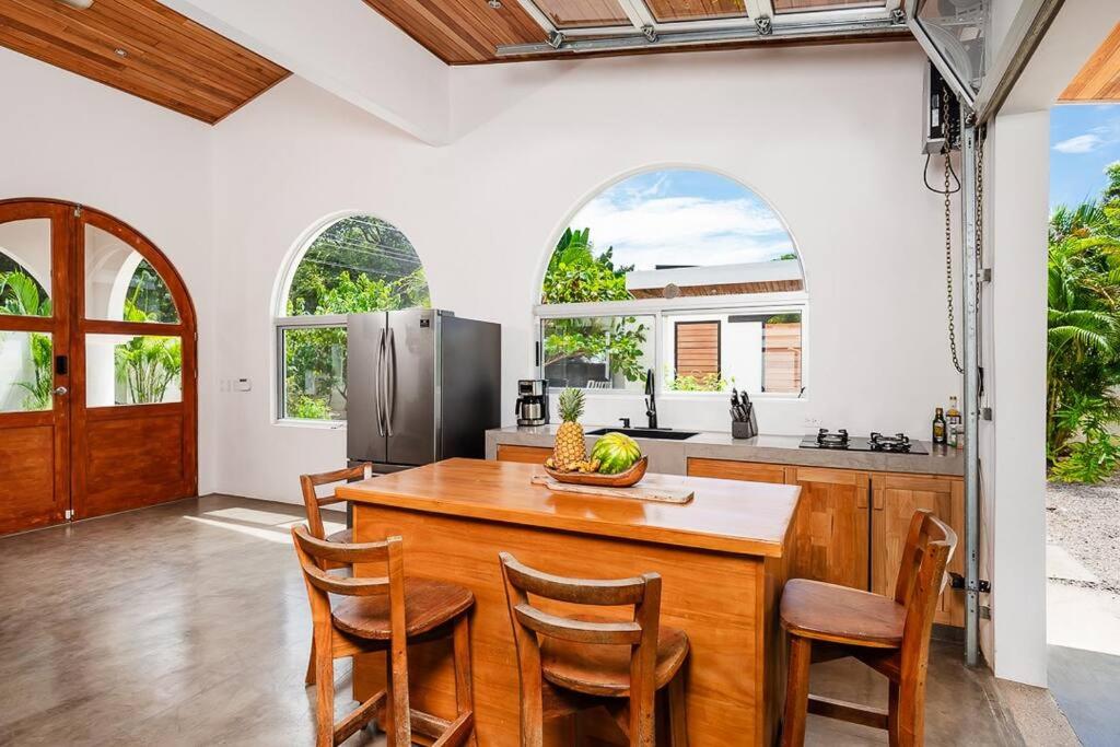 Renovated Historic 5BR - Steps to Playa Pelada