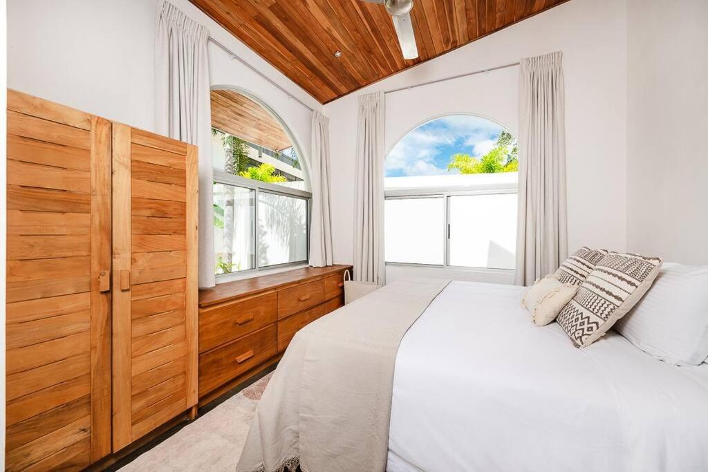 Renovated Historic 5BR - Steps to Playa Pelada