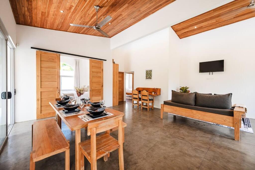 Renovated Historic 5BR - Steps to Playa Pelada