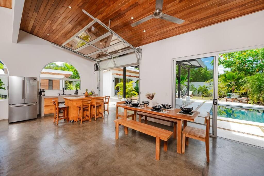 Renovated Historic 5BR - Steps to Playa Pelada