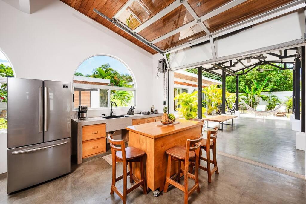 Renovated Historic 5BR - Steps to Playa Pelada