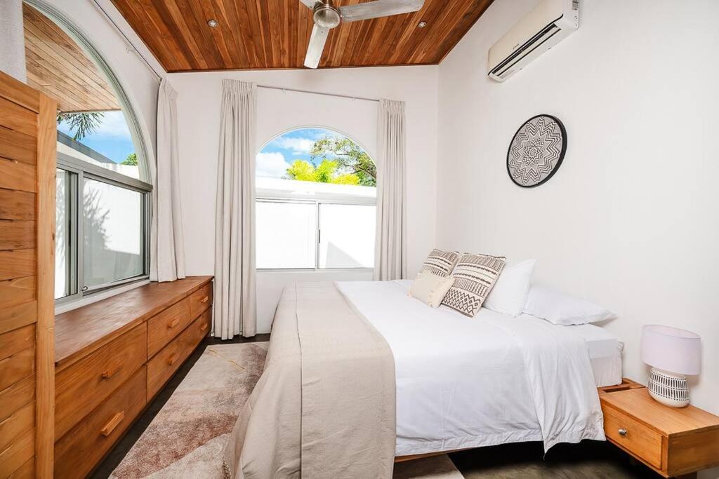 Renovated Historic 5BR - Steps to Playa Pelada