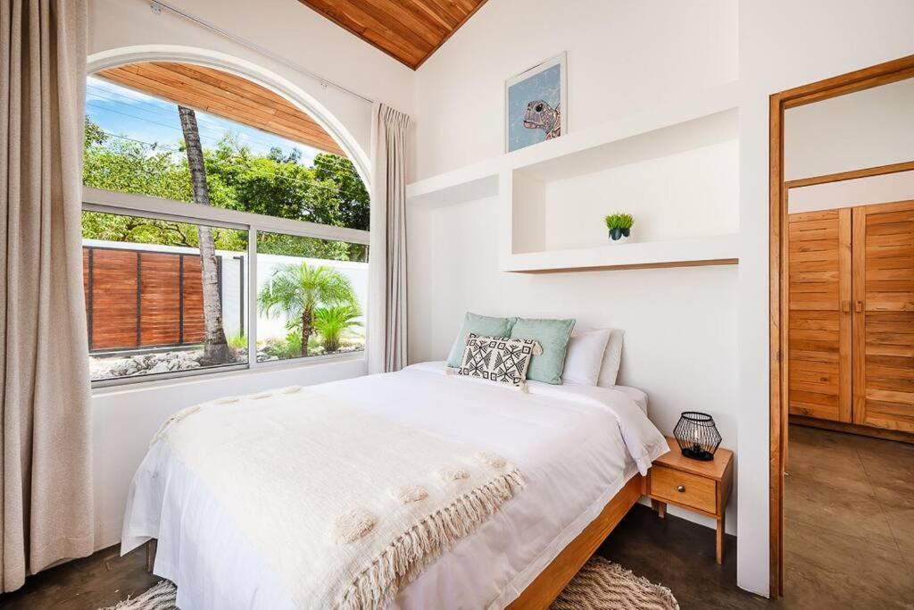 Renovated Historic 5BR - Steps to Playa Pelada
