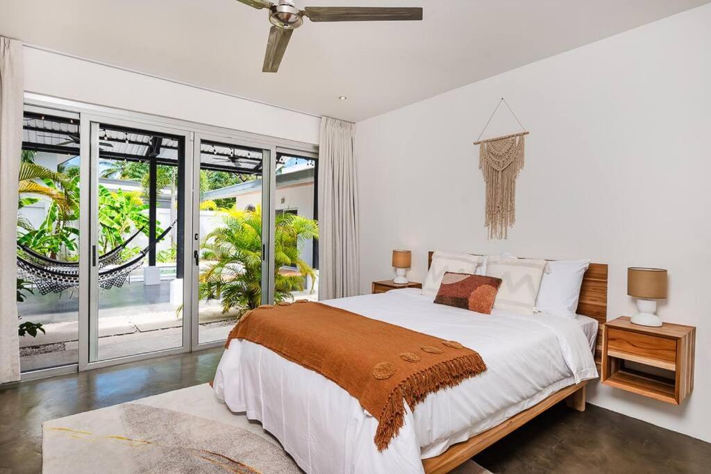 Renovated Historic 5BR - Steps to Playa Pelada