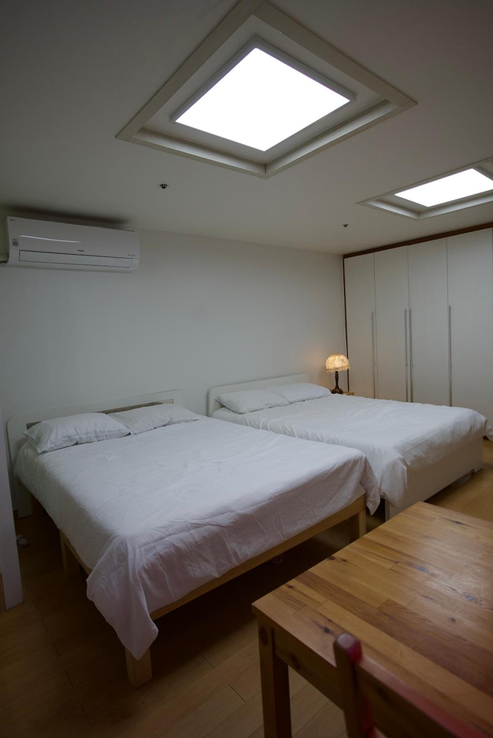 Hongdae Cool Room