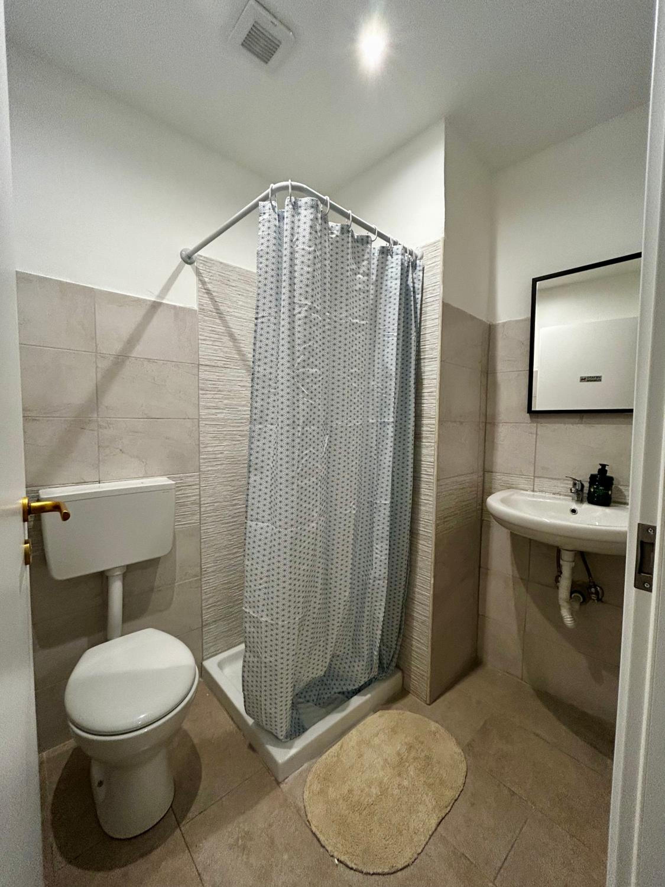 Monolocale 1 en Turin — bathroom