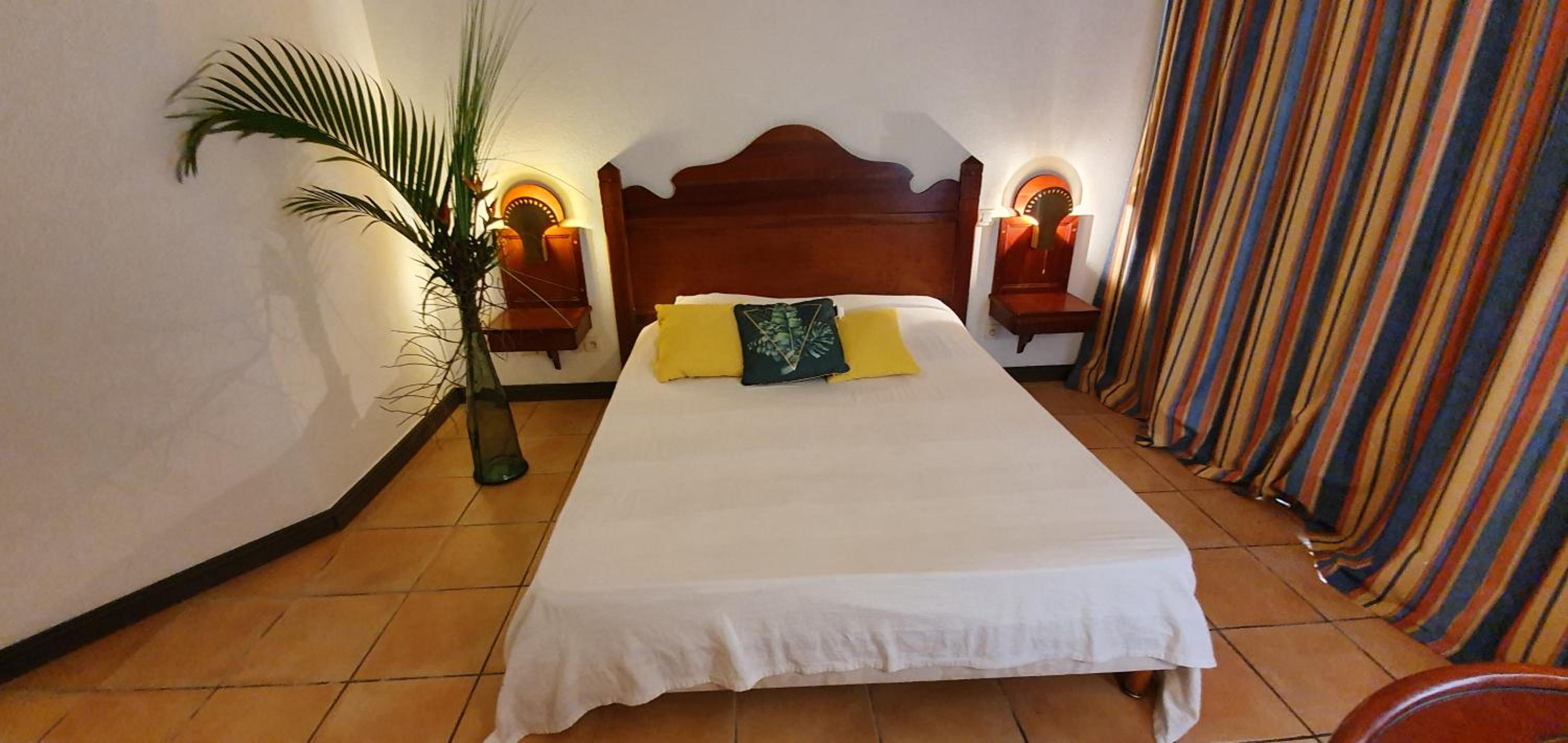 Appartement T2 lumineux, confortable et spacieux à Saint-Anne proche plage de l'Anse Caritan