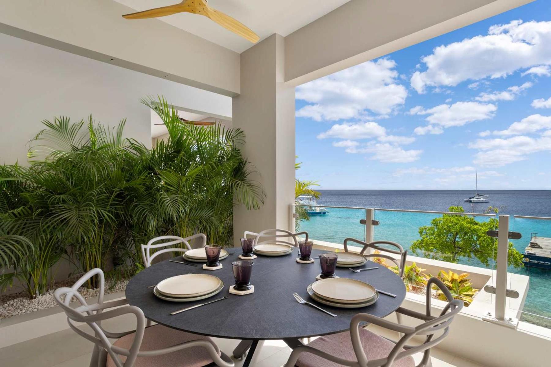 Seaview Caribe with fantastic sea views and close to the best restaurants