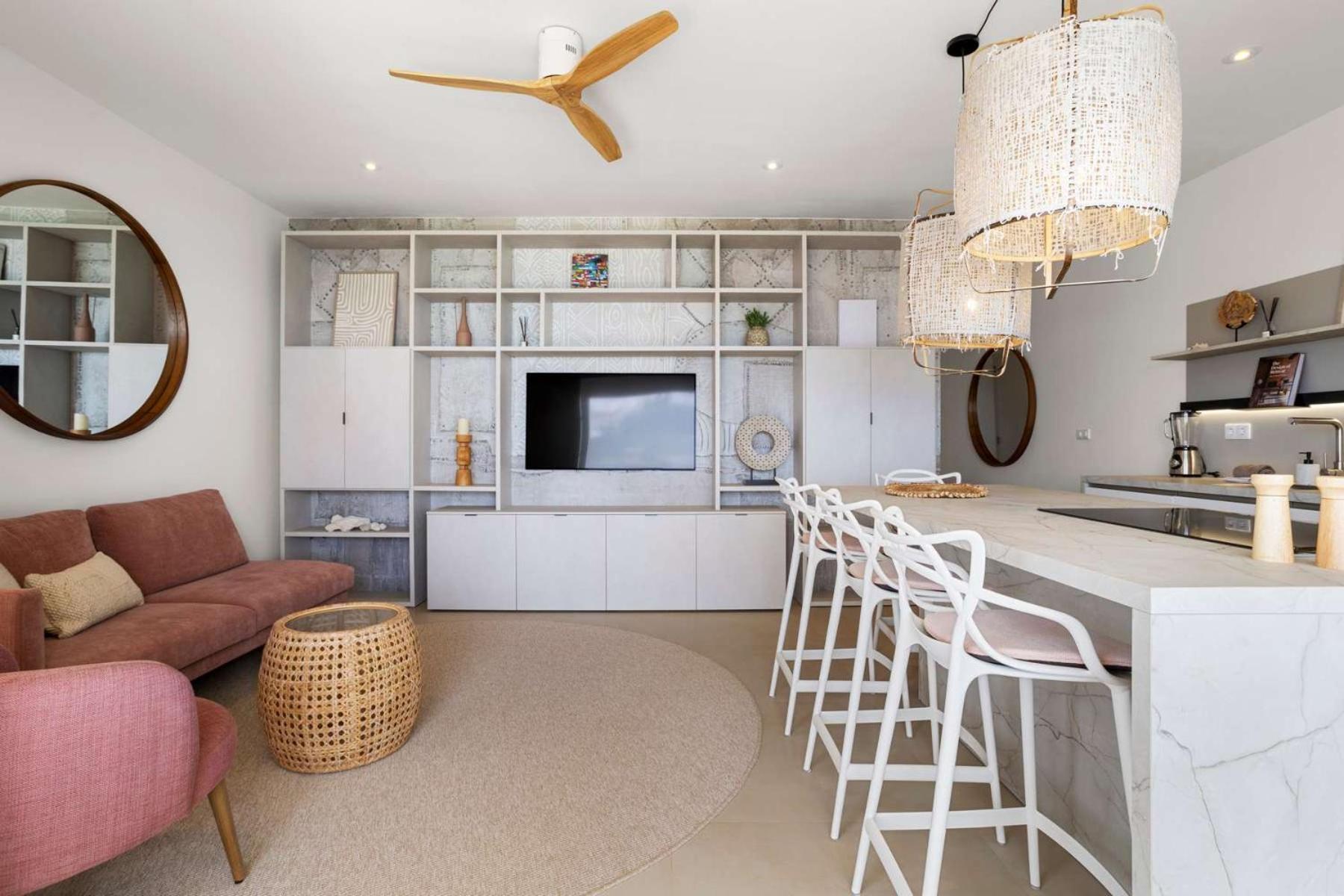 Seaview Caribe with fantastic sea views and close to the best restaurants