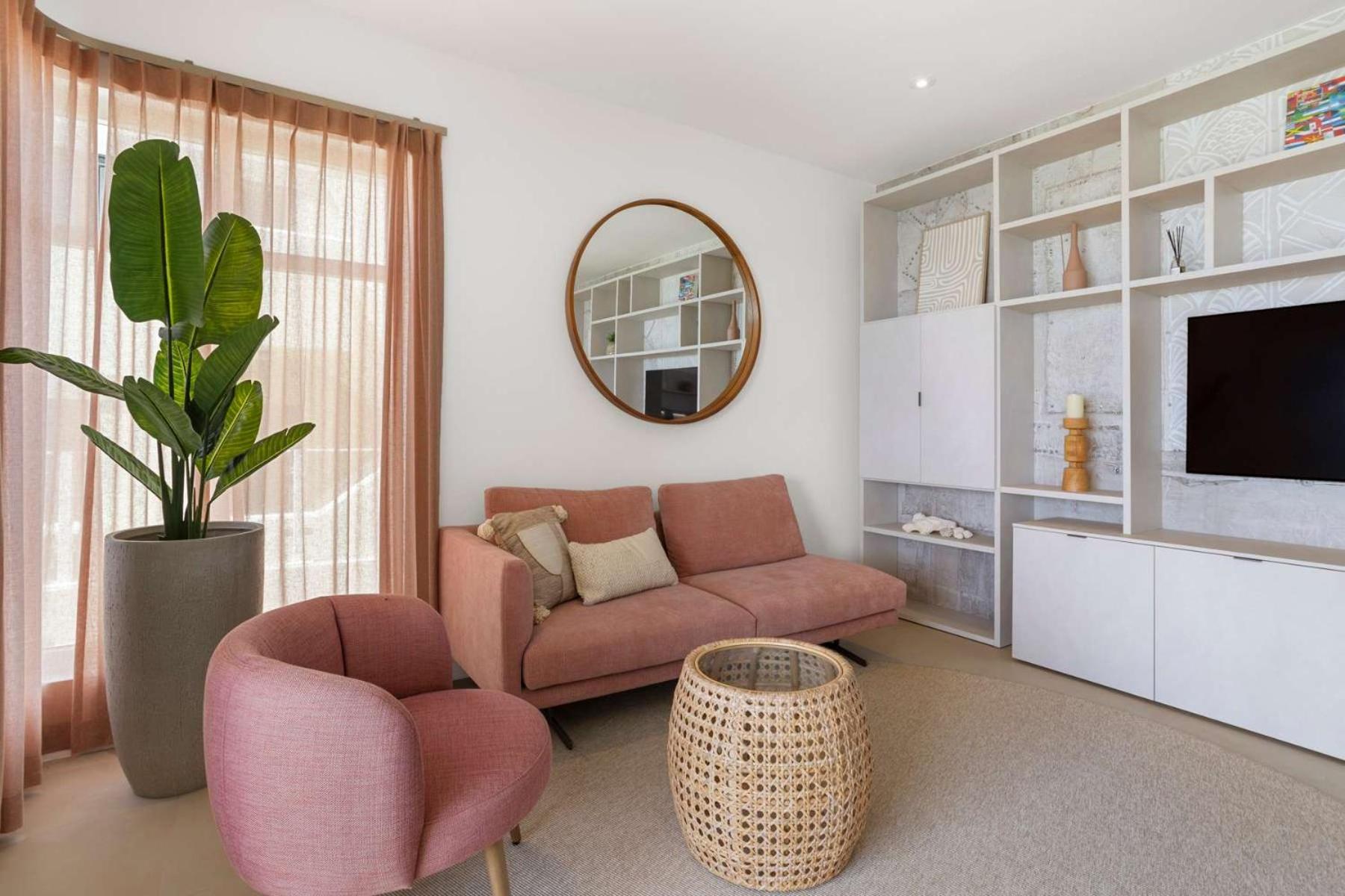 Seaview Caribe with fantastic sea views and close to the best restaurants