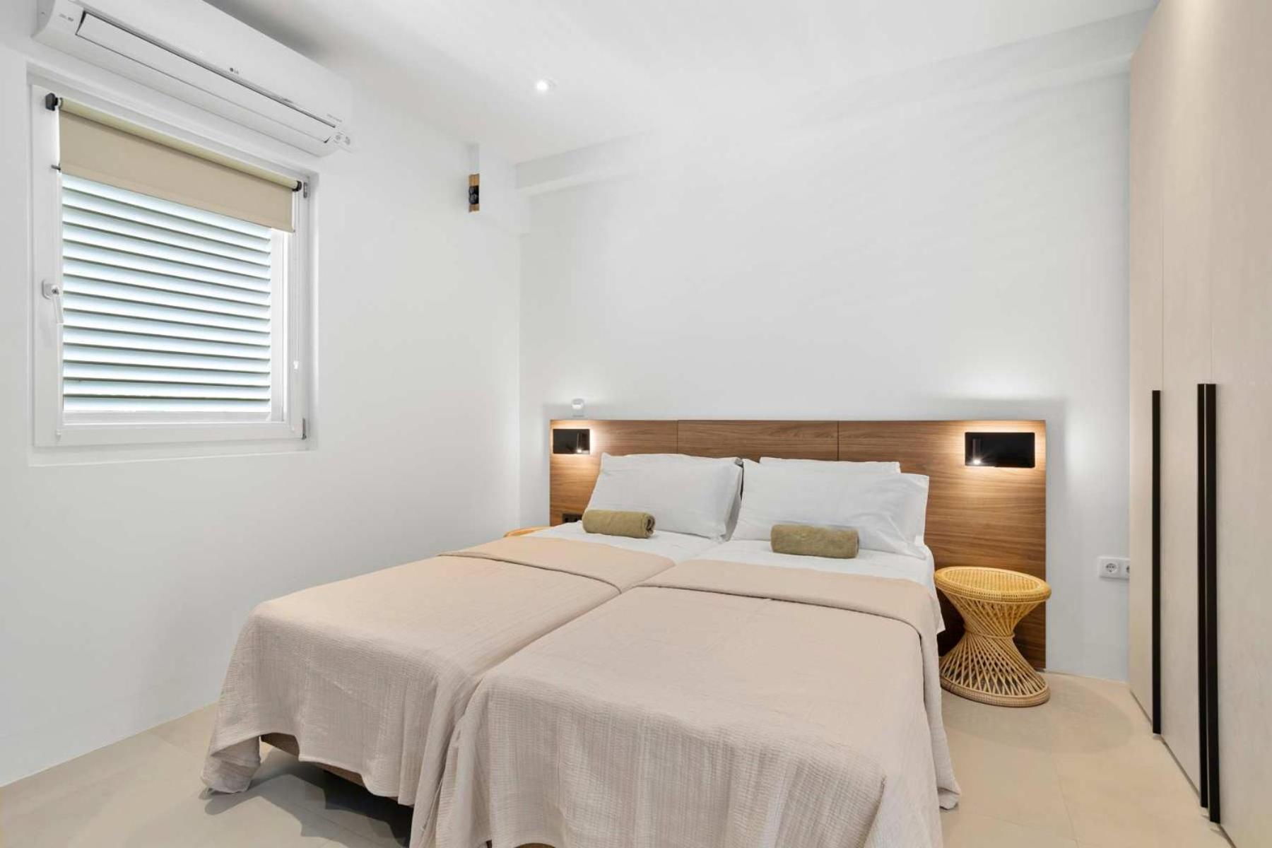 Seaview Caribe with fantastic sea views and close to the best restaurants
