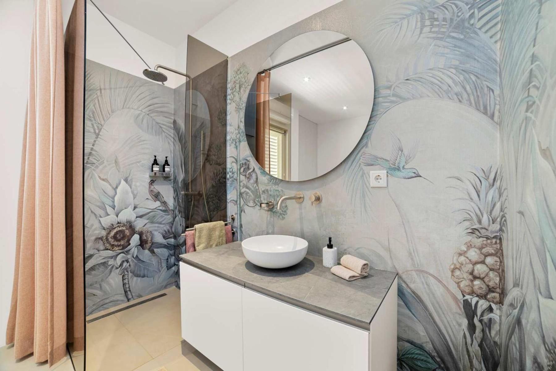 Seaview Caribe with fantastic sea views and close to the best restaurants