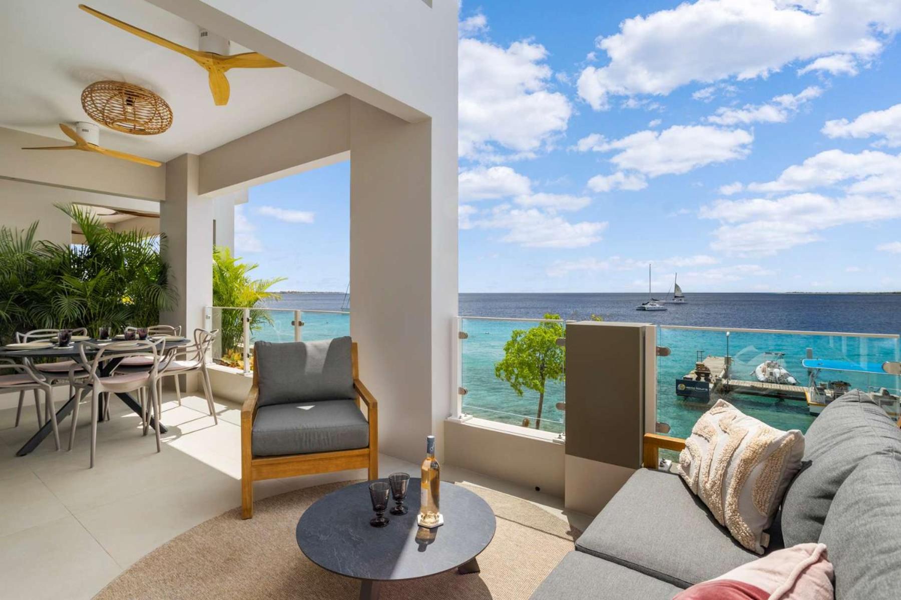 Seaview Caribe with fantastic sea views and close to the best restaurants