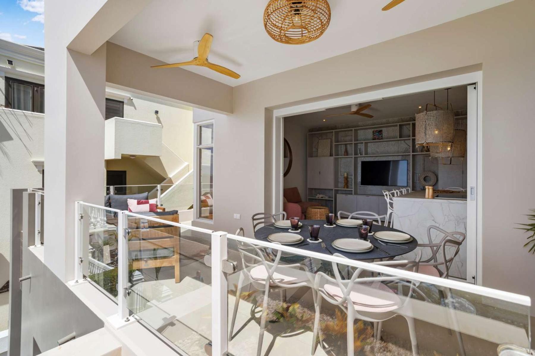 Seaview Caribe with fantastic sea views and close to the best restaurants