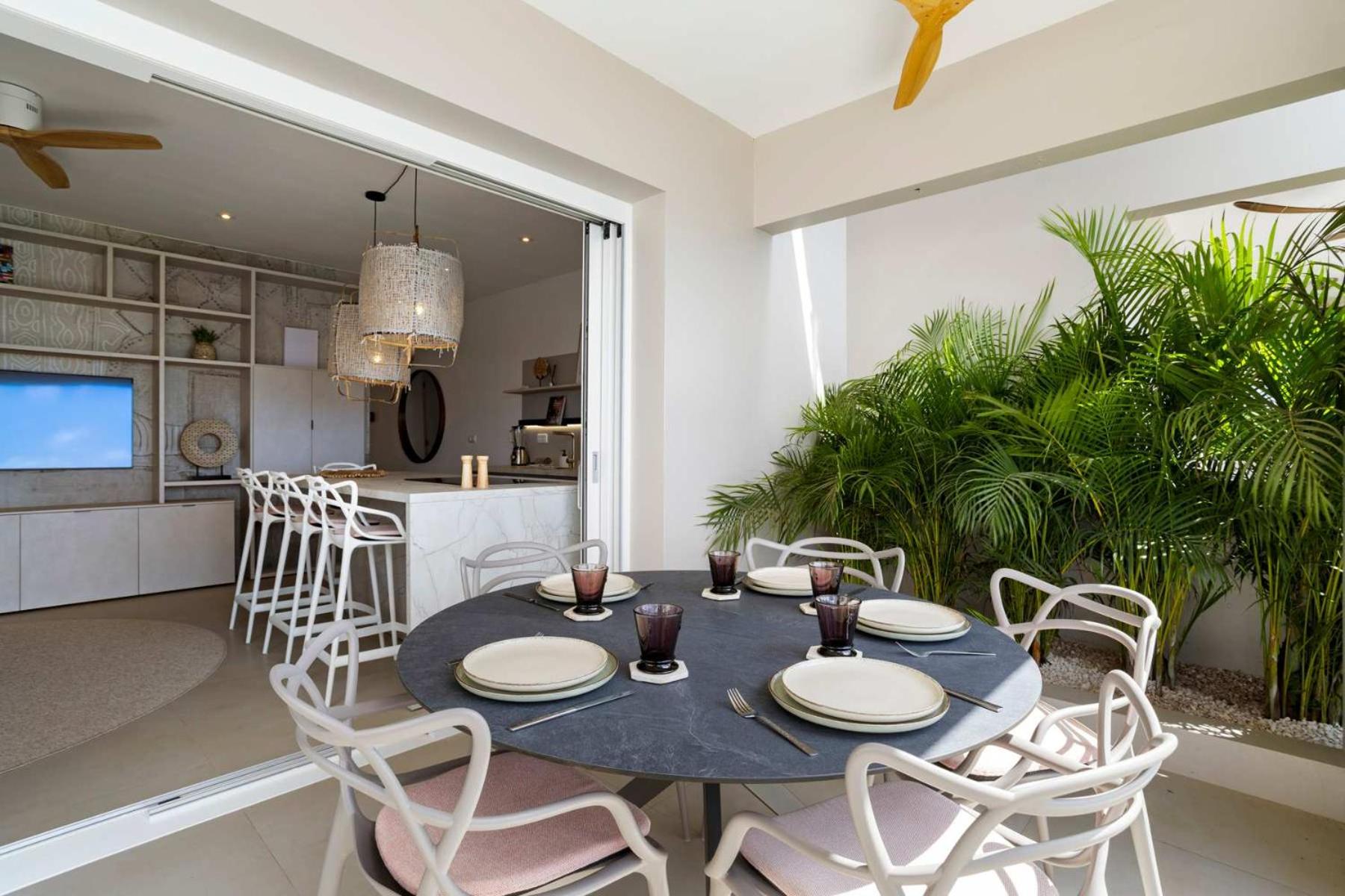 Seaview Caribe with fantastic sea views and close to the best restaurants