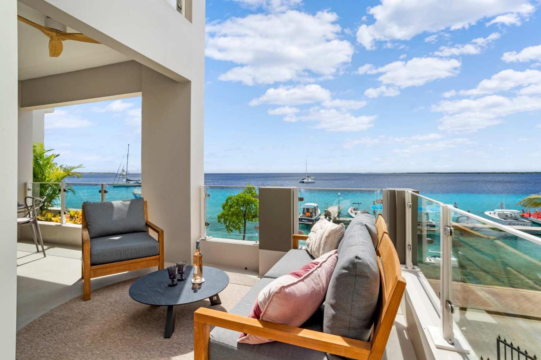 Seaview Caribe with fantastic sea views and close to the best restaurants