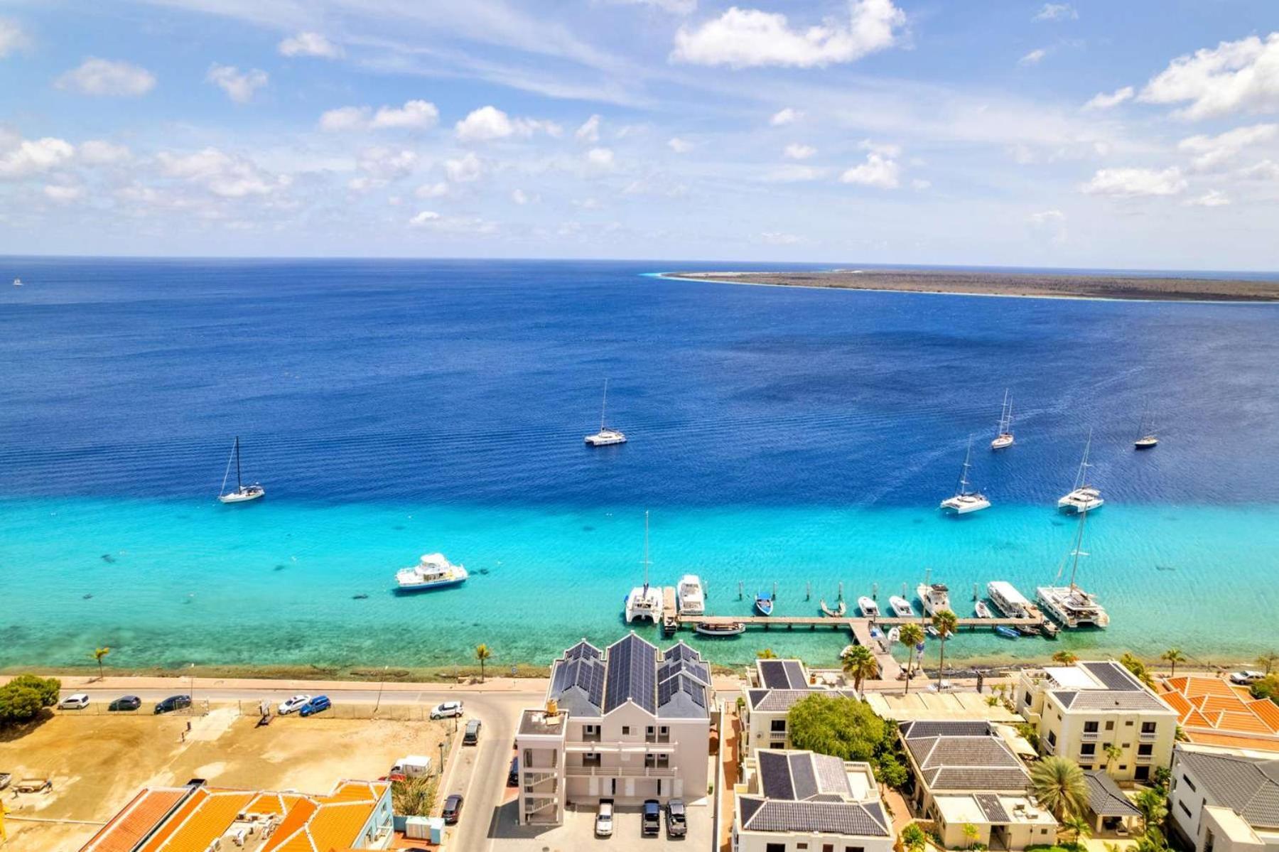 Seaview Caribe with fantastic sea views and close to the best restaurants
