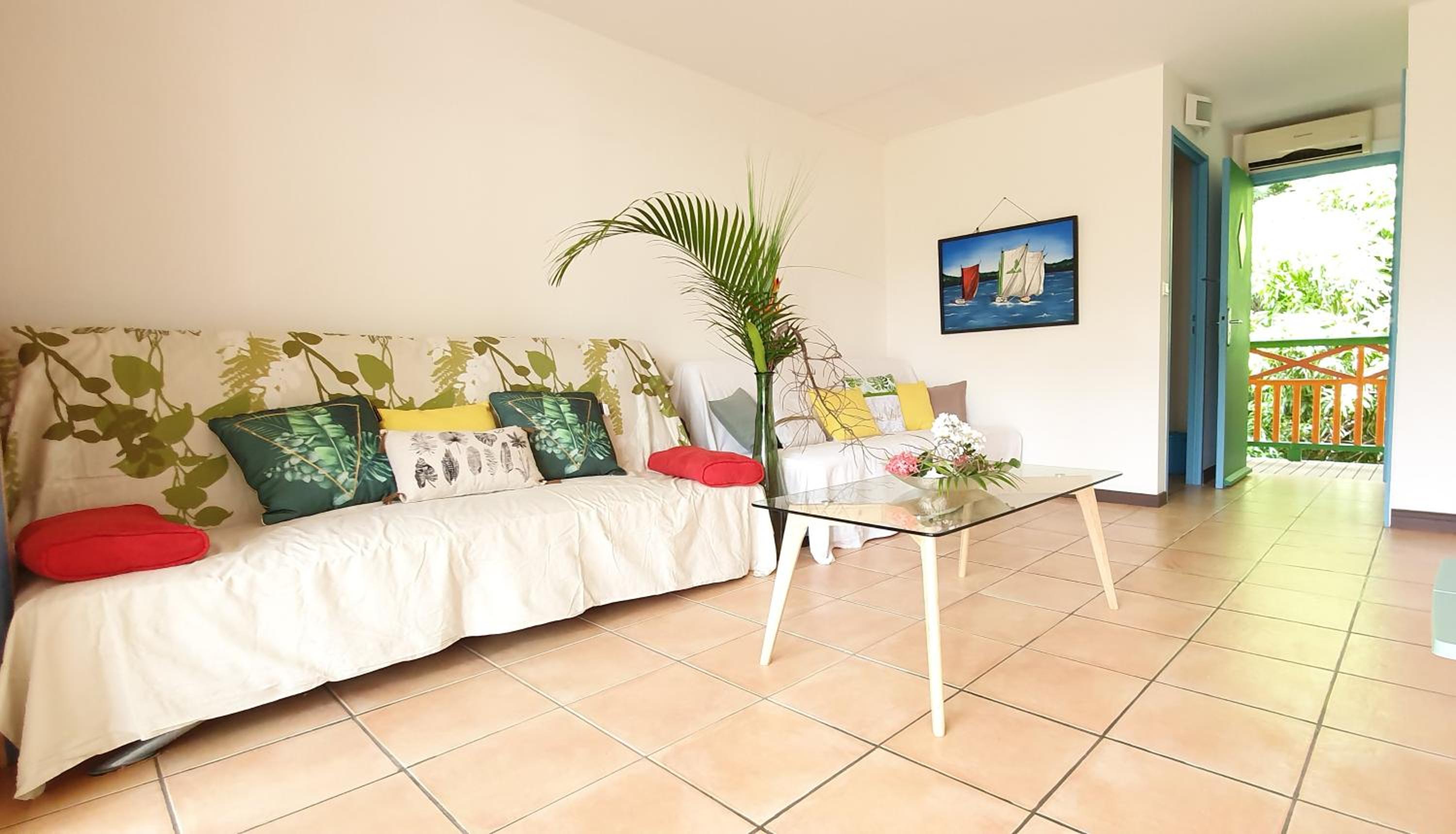 Appartement T2 lumineux, confortable et spacieux à Saint-Anne proche plage de l'Anse Caritan