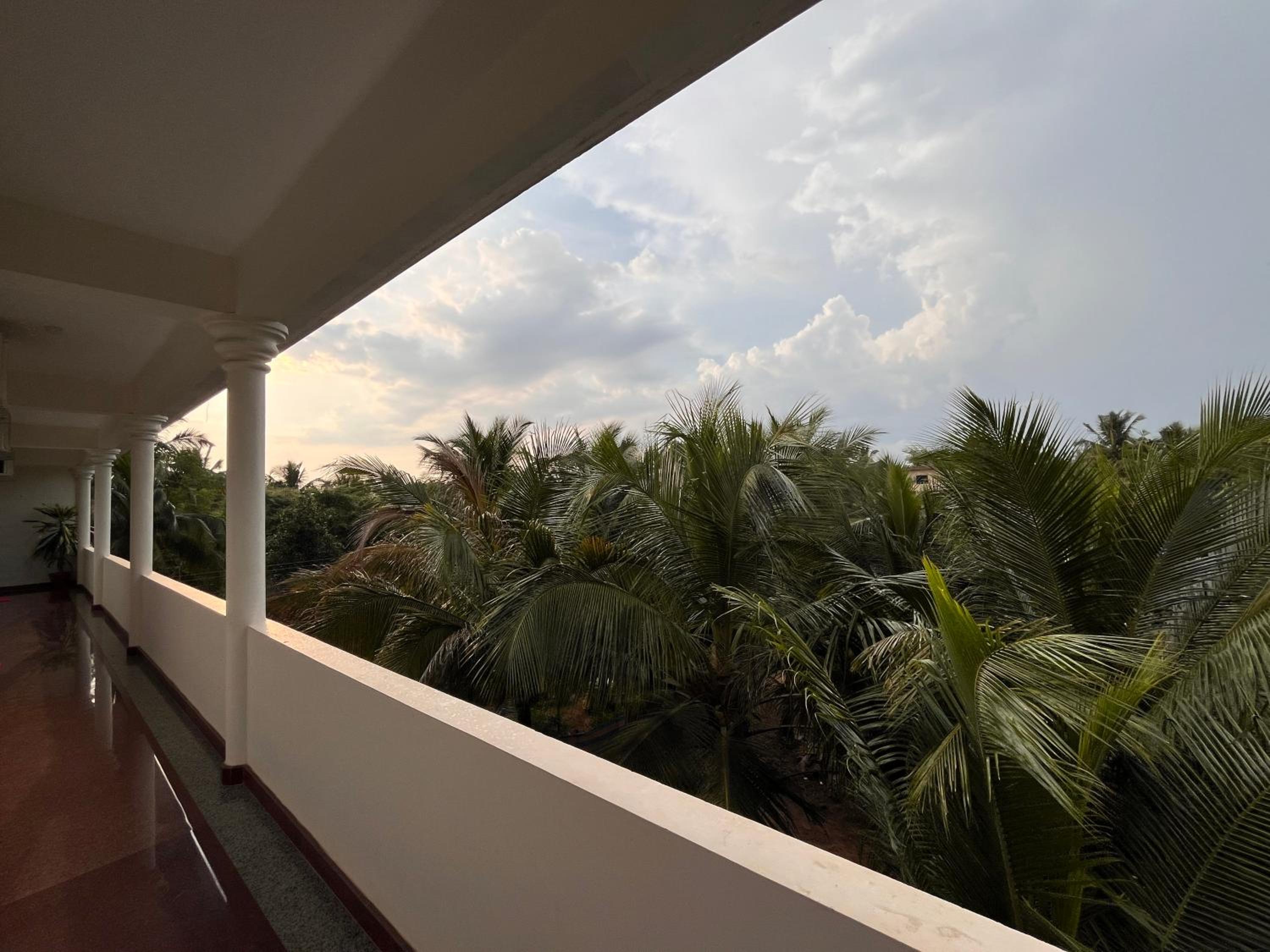 Morjim Sunset Hotel