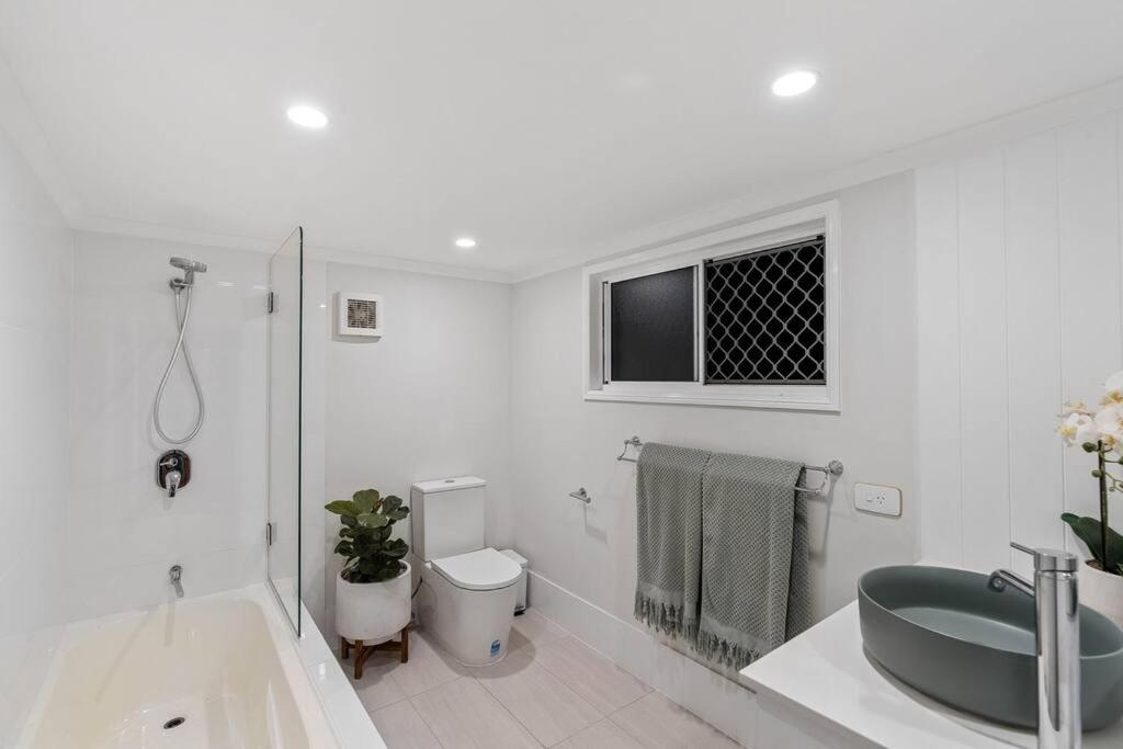 Bridgeport Pool Escape, Pets welcome - Sleeps 7