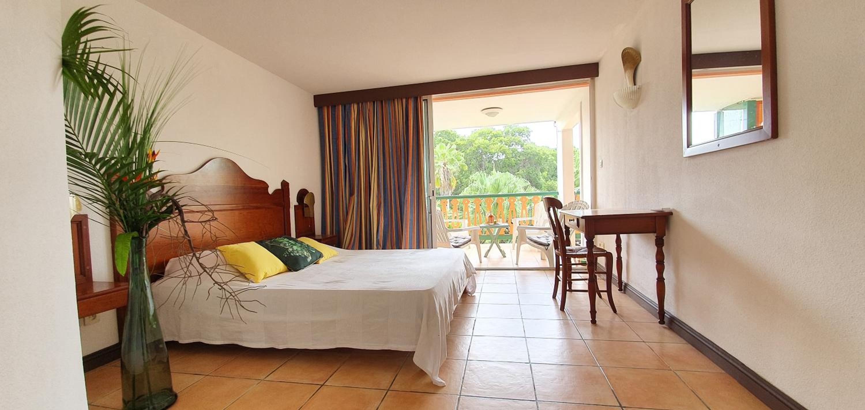 Appartement T2 lumineux, confortable et spacieux à Saint-Anne proche plage de l'Anse Caritan