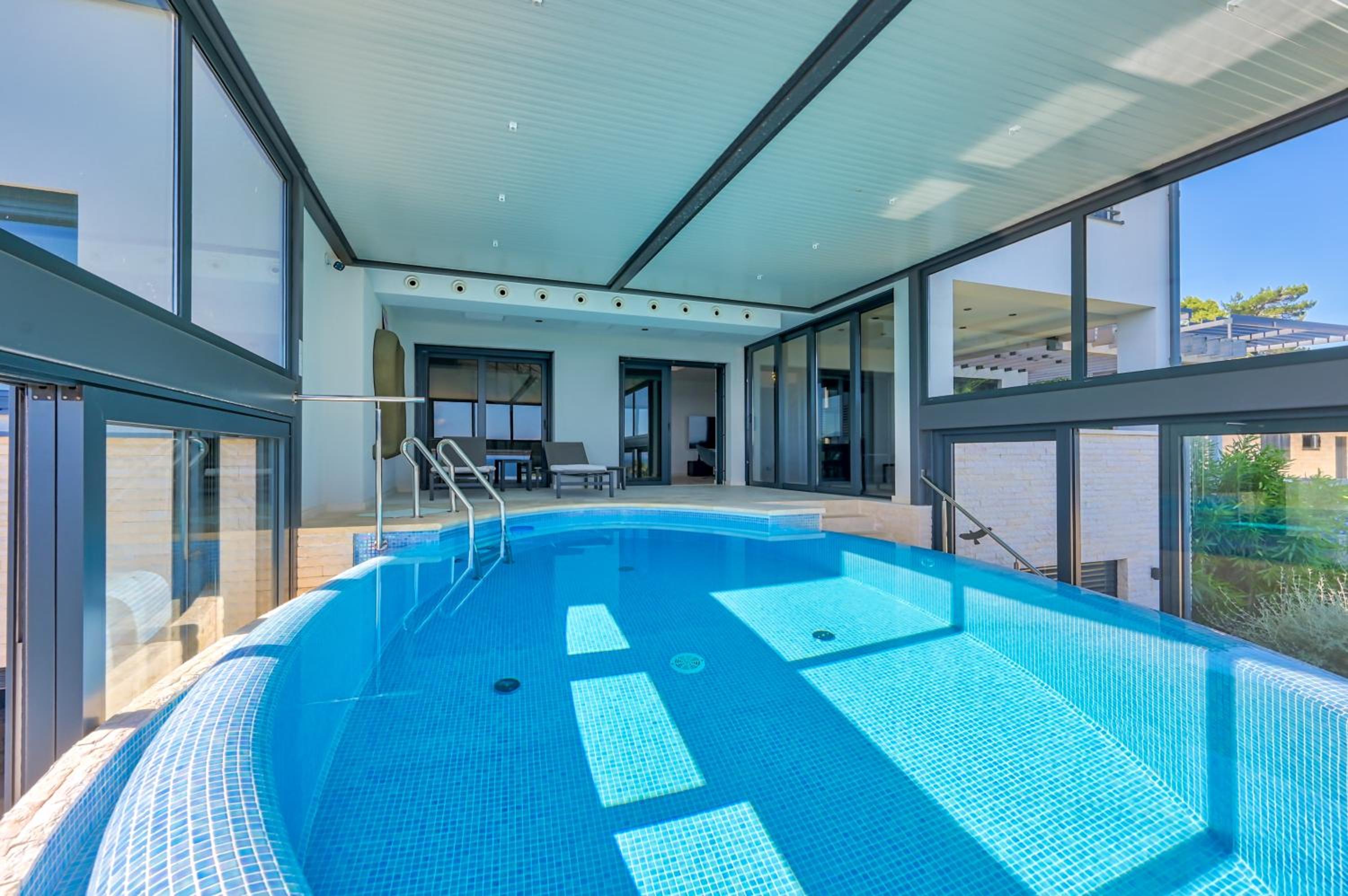 Villa Atalanta with heated pool near the beach view 2