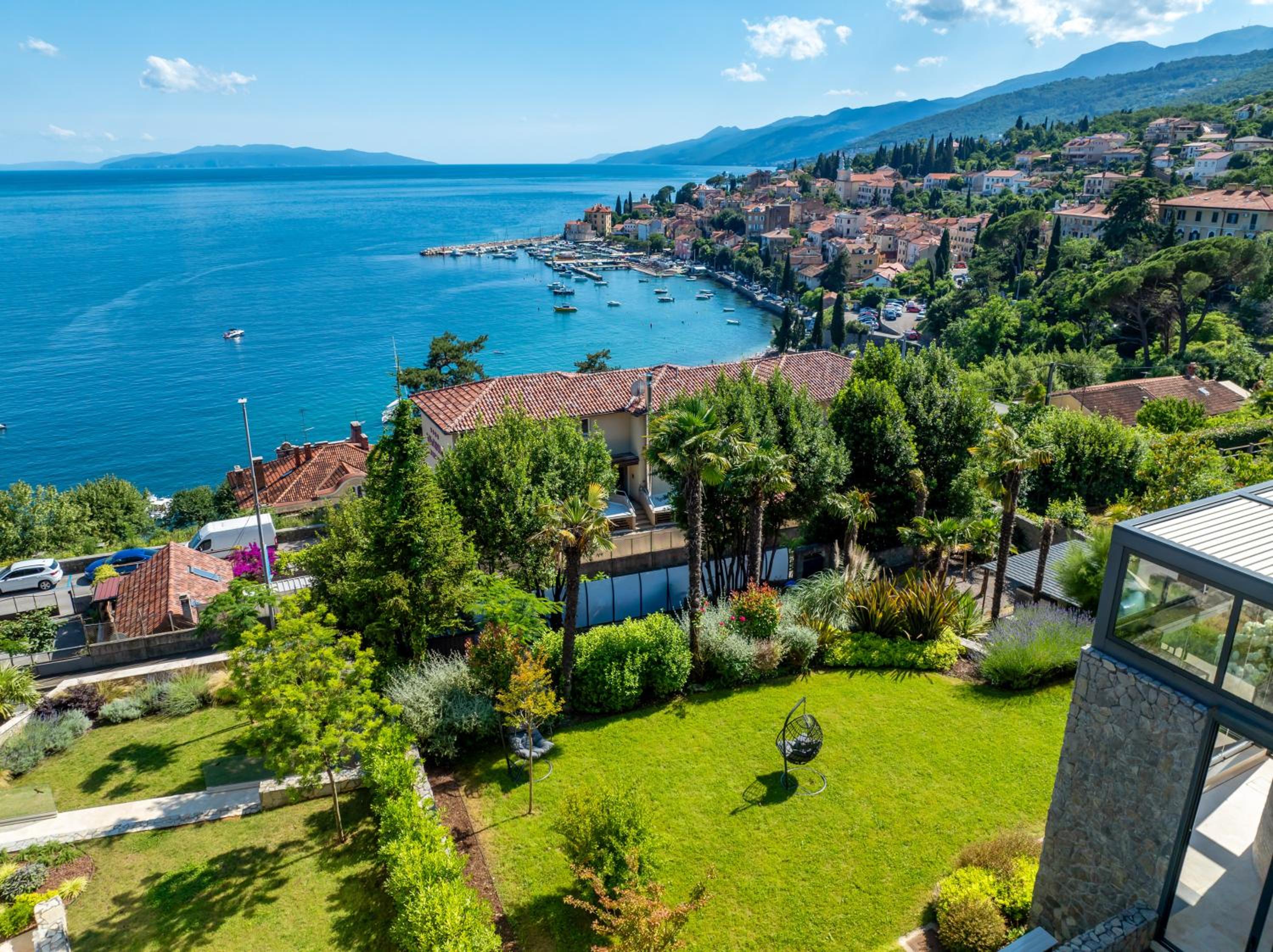 Villa Atalanta with heated pool near the beach view 4