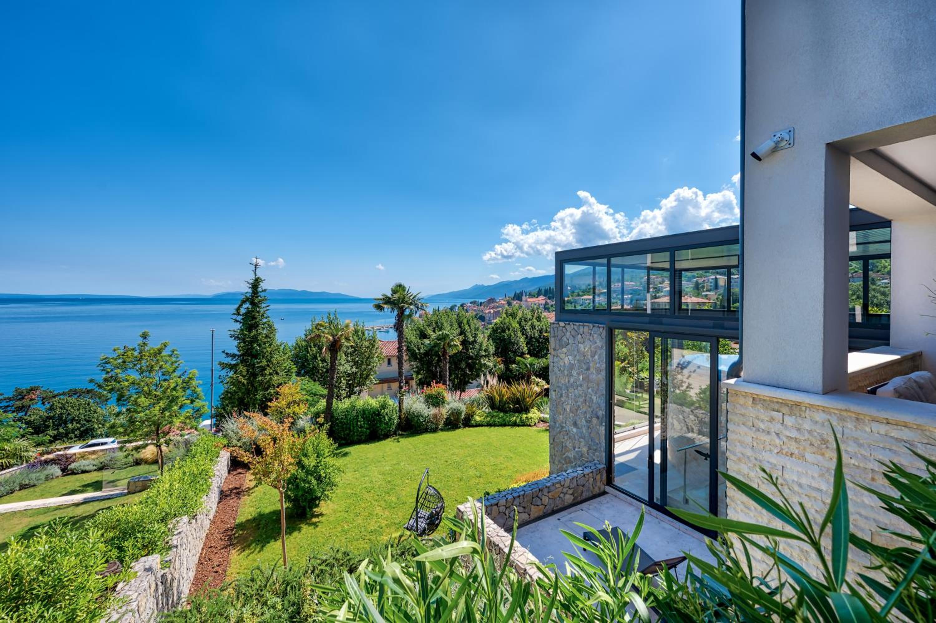 Villa Atalanta with heated pool near the beach view 3
