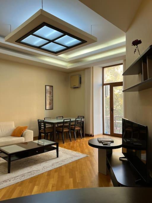 Cozy City Center Apartment