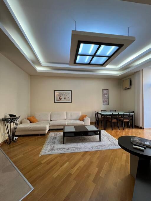 Cozy City Center Apartment