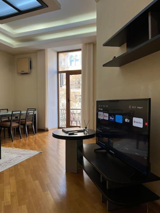 Cozy City Center Apartment