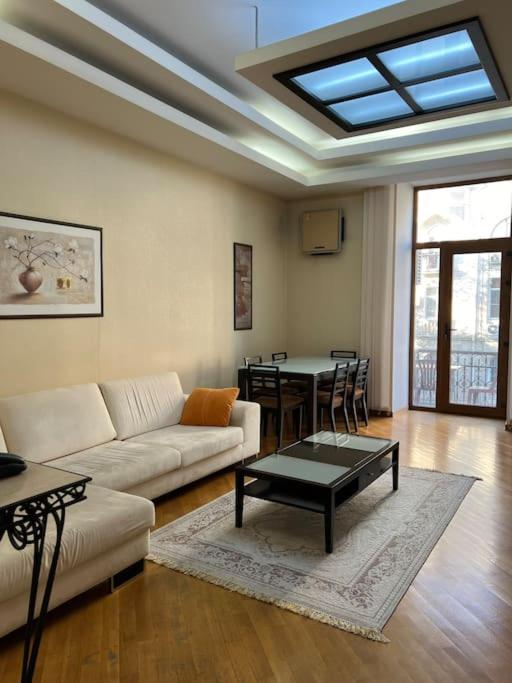 Cozy City Center Apartment