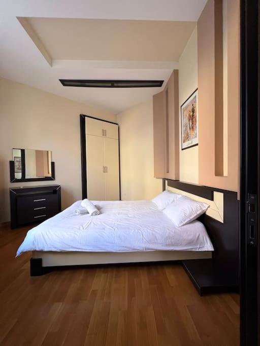 Cozy City Center Apartment