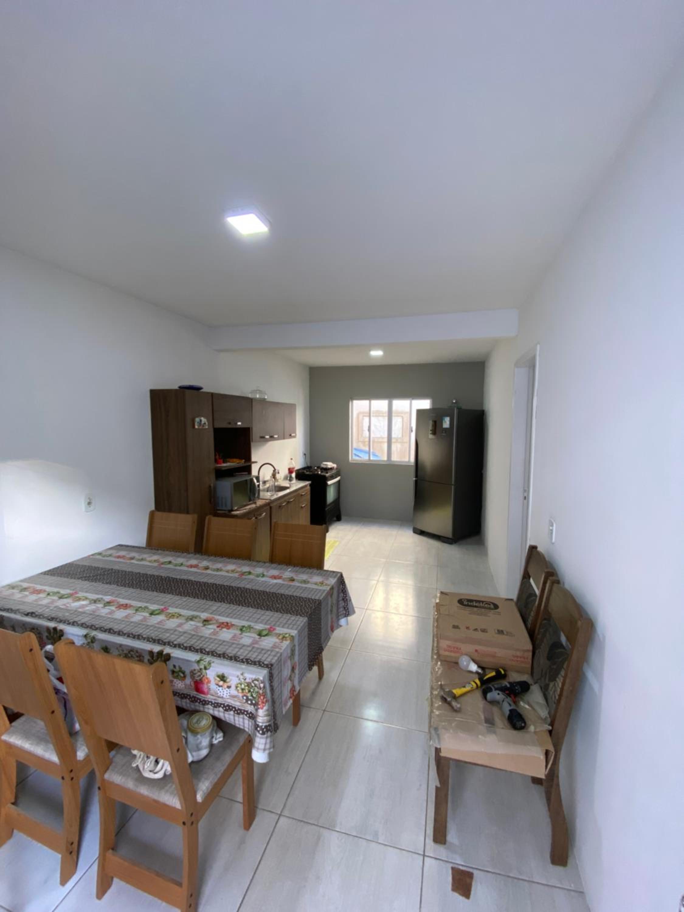 Casa com tres dormitoria a uma quadra da praia