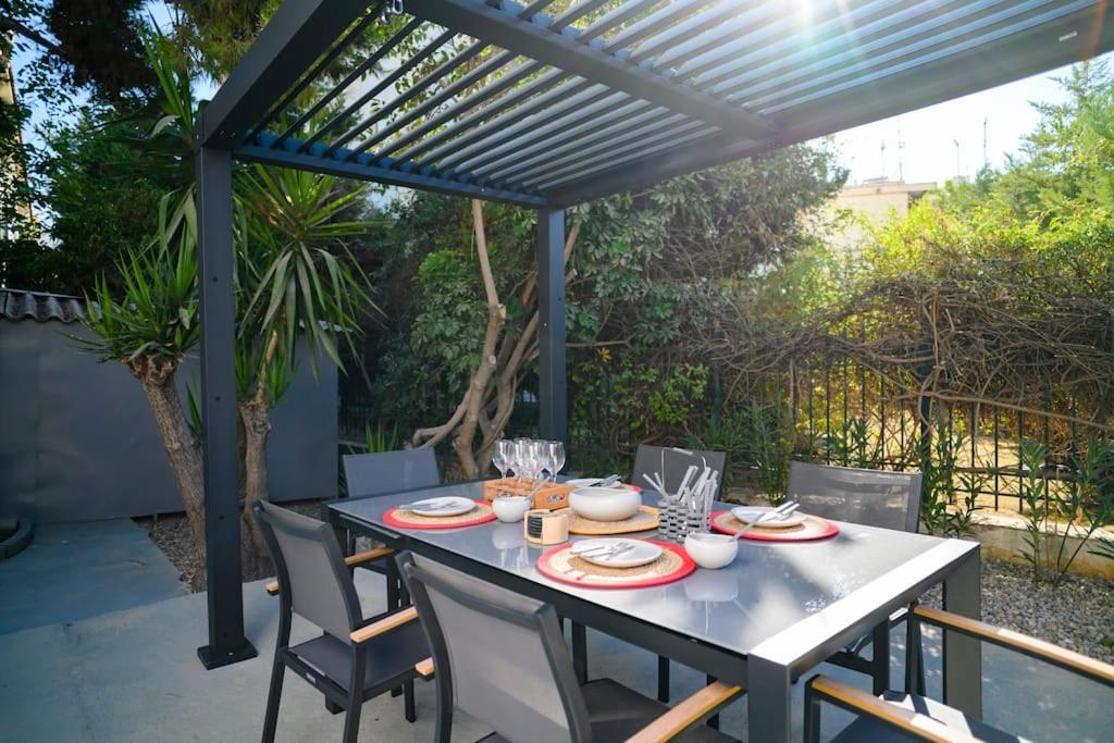 Seclusion, Privacy and 2 bedroom Luxury in Glyfada photo 4