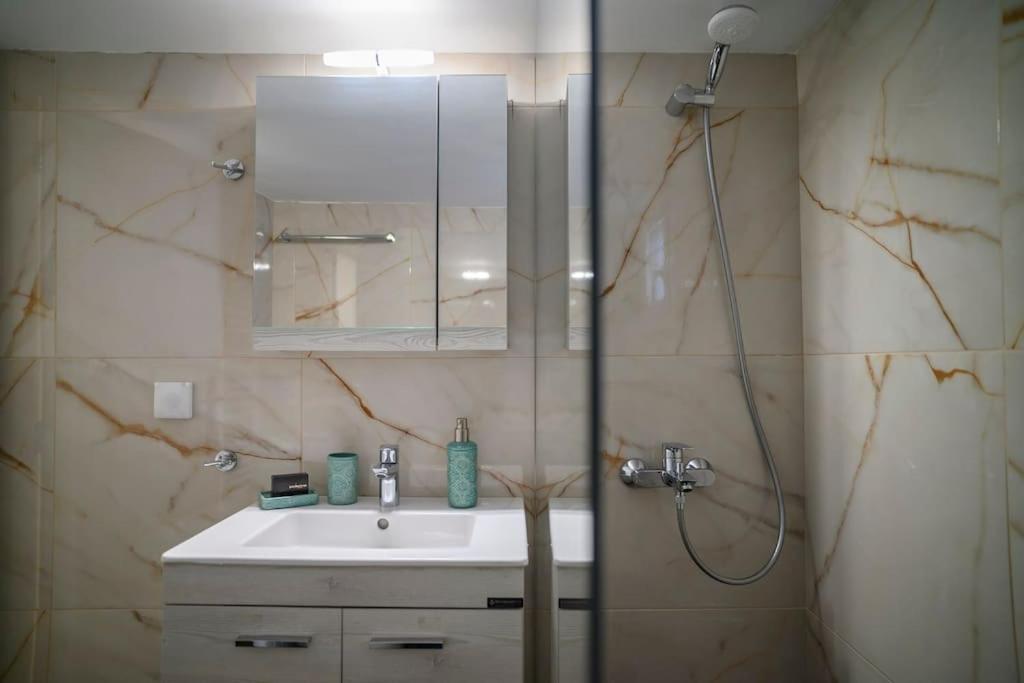 Seclusion, Privacy and 2 bedroom Luxury in Glyfada