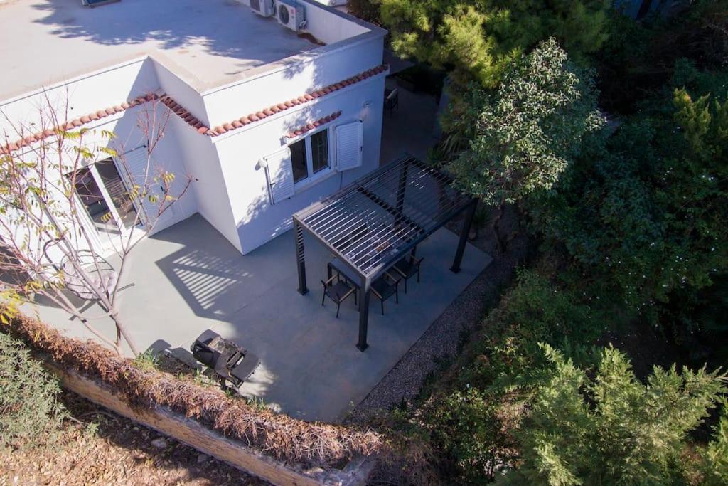 Seclusion, Privacy and 2 bedroom Luxury in Glyfada