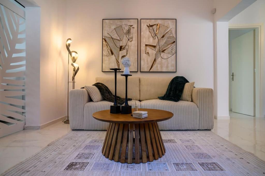 Seclusion, Privacy and 2 bedroom Luxury in Glyfada
