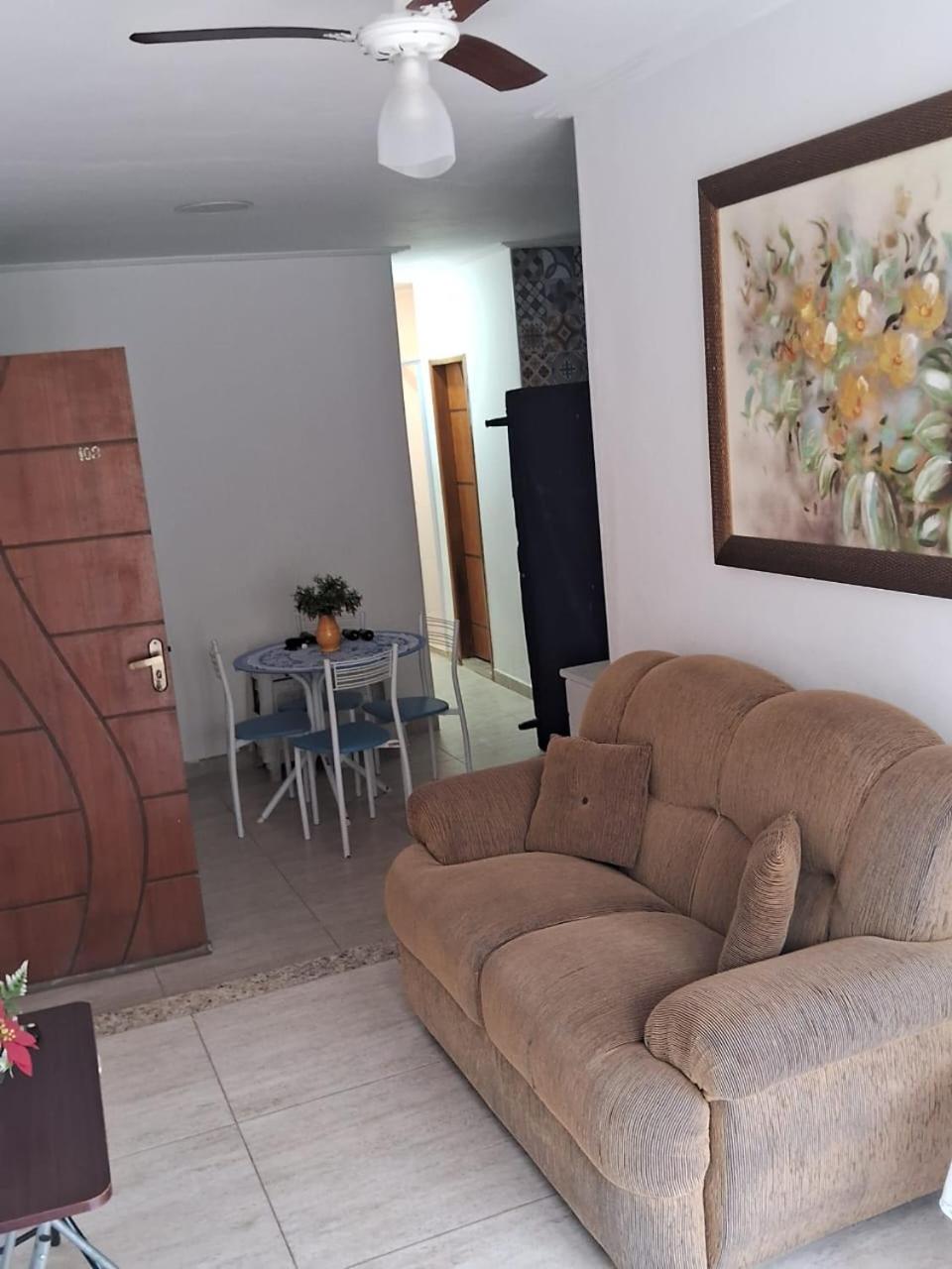 Apartamento em Barra de Guaratiba de frente p a estrada, próximo da praia