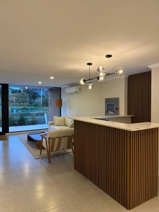 Alquilo apartamento nuevo, vista al mar en Punta del Este! view 3