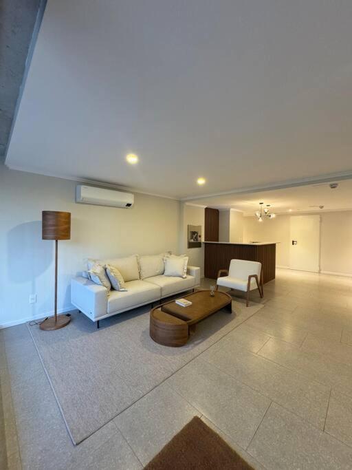 Alquilo apartamento nuevo, vista al mar en Punta del Este! view 4