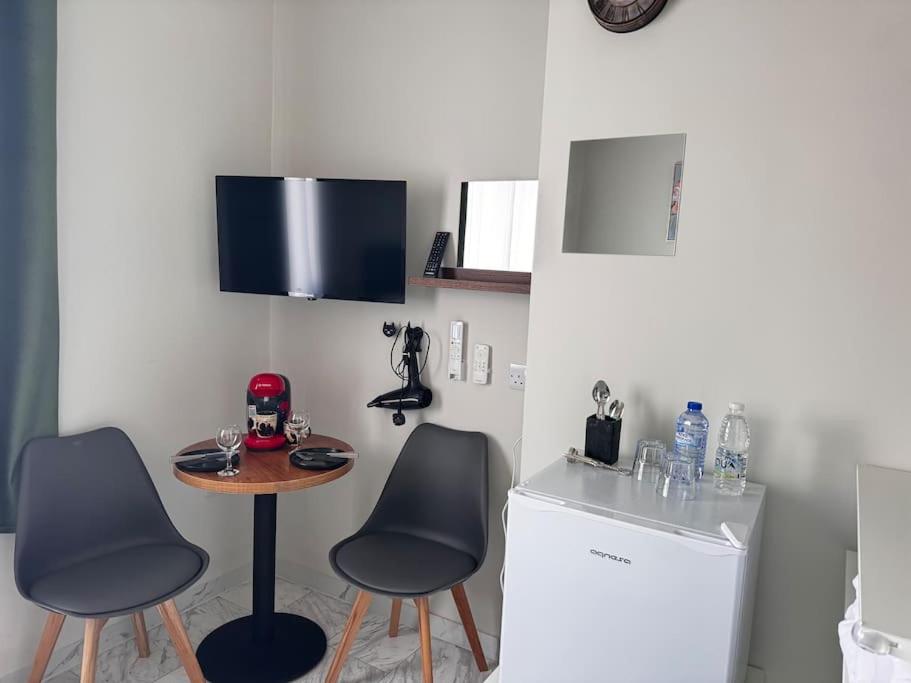 Smart Comfort RoomN2 with Private Bathroom in best Location Beach 250m